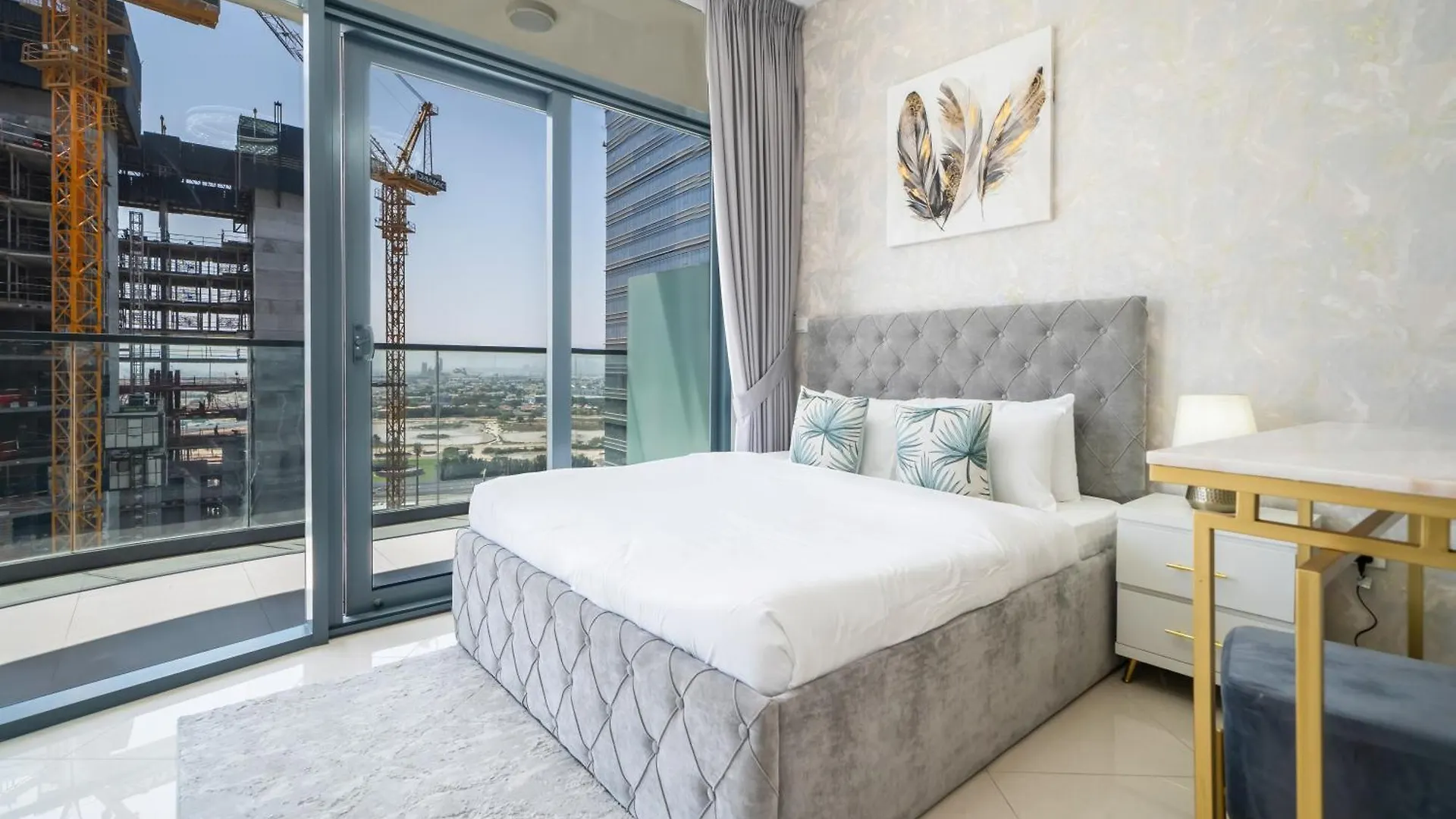 Spacious & Fully Furnished 1Br In Zada Dubai 0*,