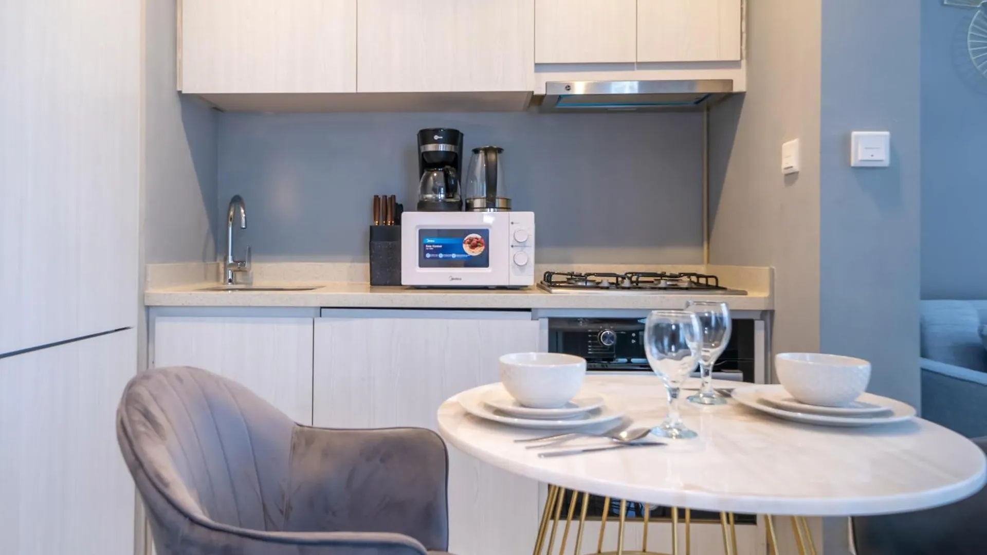 Spacious & Fully Furnished 1Br In Zada Dubai Apartment