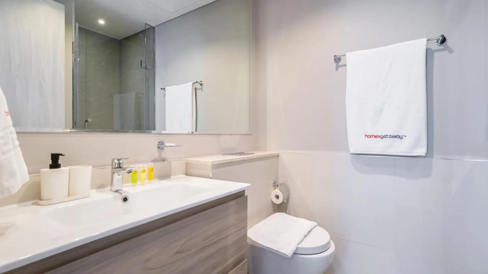 Spacious & Fully Furnished 1Br In Zada Dubai Apartment