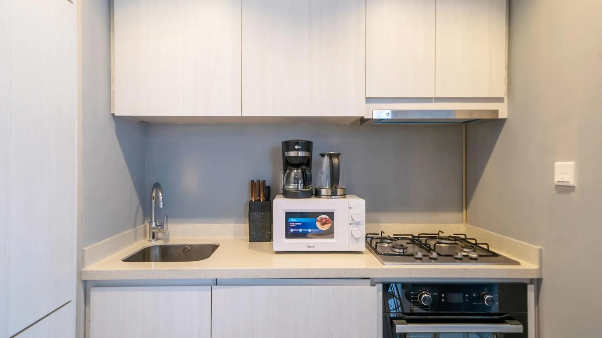 Spacious & Fully Furnished 1Br In Zada Dubaj Apartament