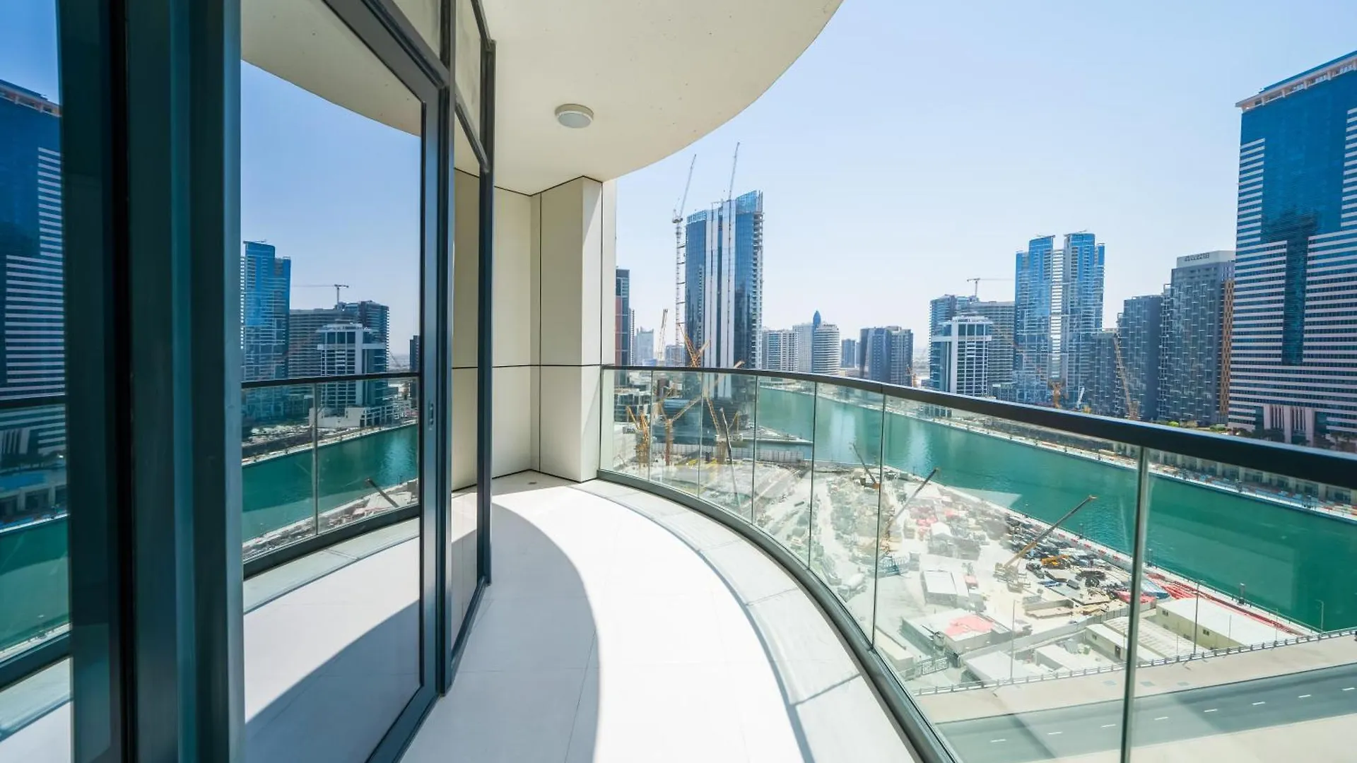 Apartament Spacious & Fully Furnished 1Br In Zada Dubaj